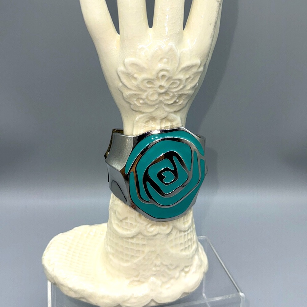 Statement Rose Bangle ❣️ - Picture 5 of 5